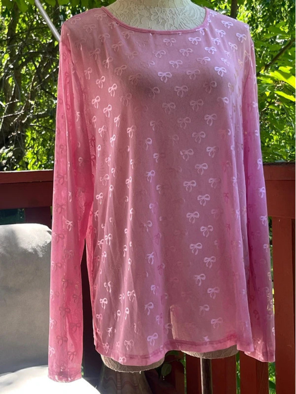 Women’s 1x mesh, pink ribbon top breathable